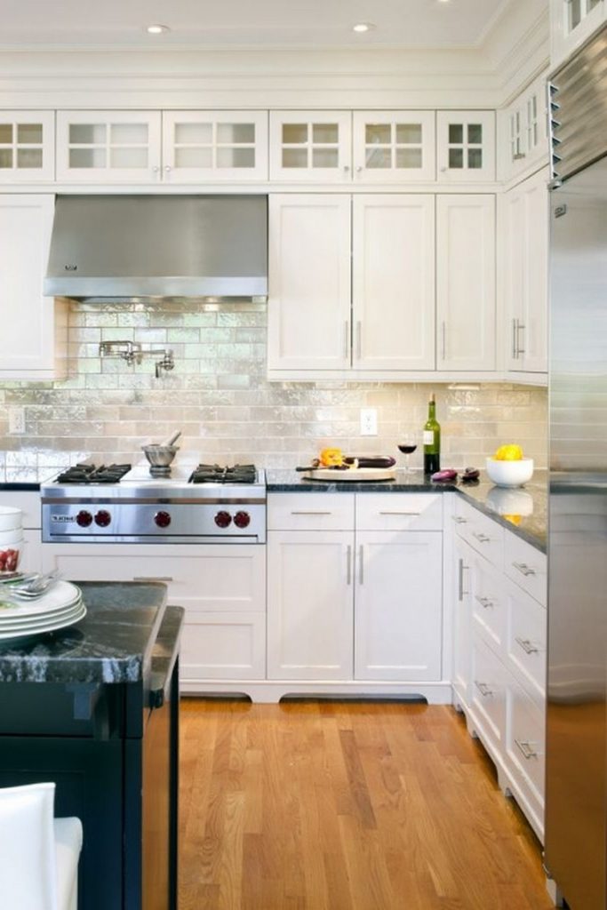 28 Amazing Kitchen Backsplash with White Cabinets Ideas - Page 23 of 28
