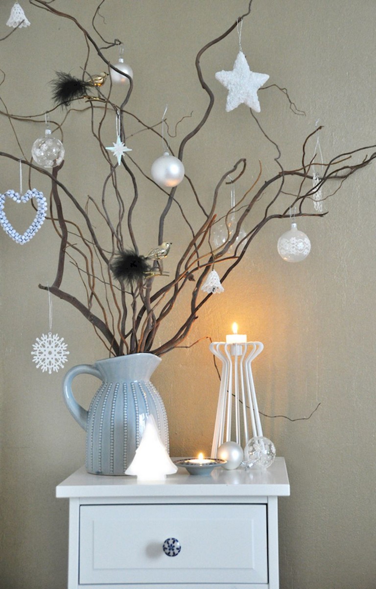 20+ Simple and Easy Christmas Bedroom Decorating Ideas